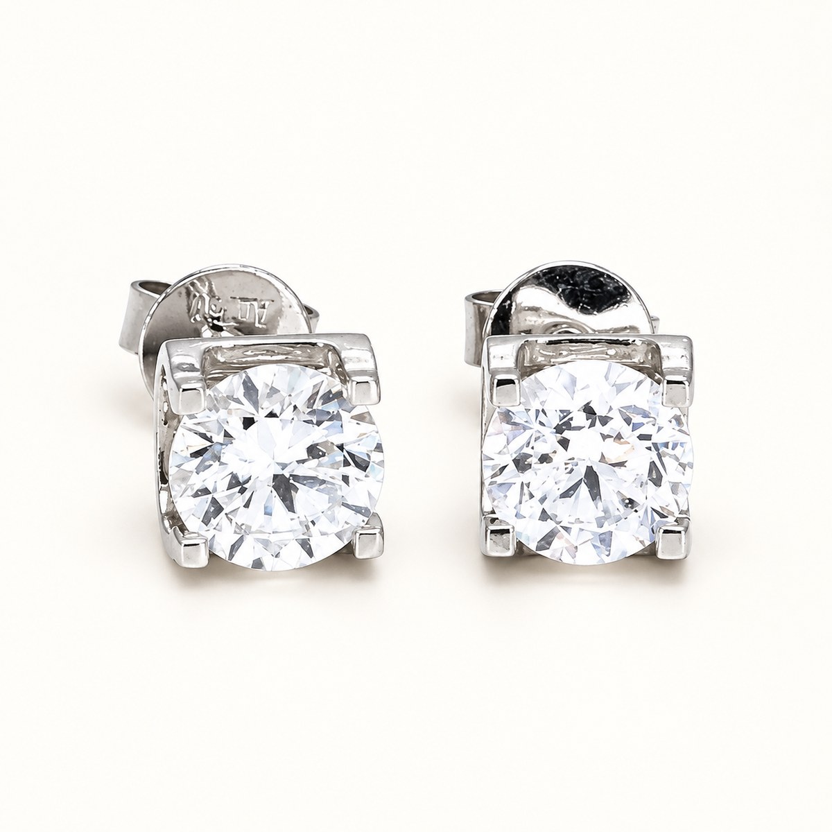 Round Diamond Studs 0.52 CTW