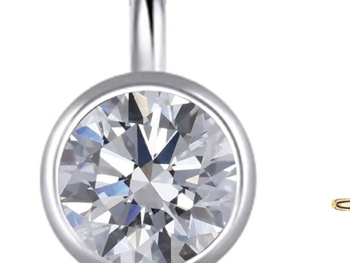 NKGEM lab-grown diamond pendant front view