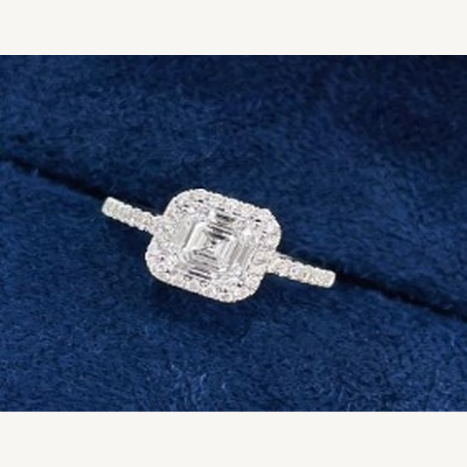 Pave shoulder ring Scale view